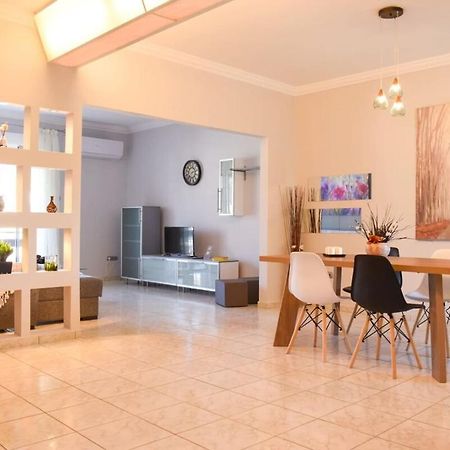 Вилла Cozy Flat On The Main Square, 10Min To The Sea Каламата Экстерьер фото