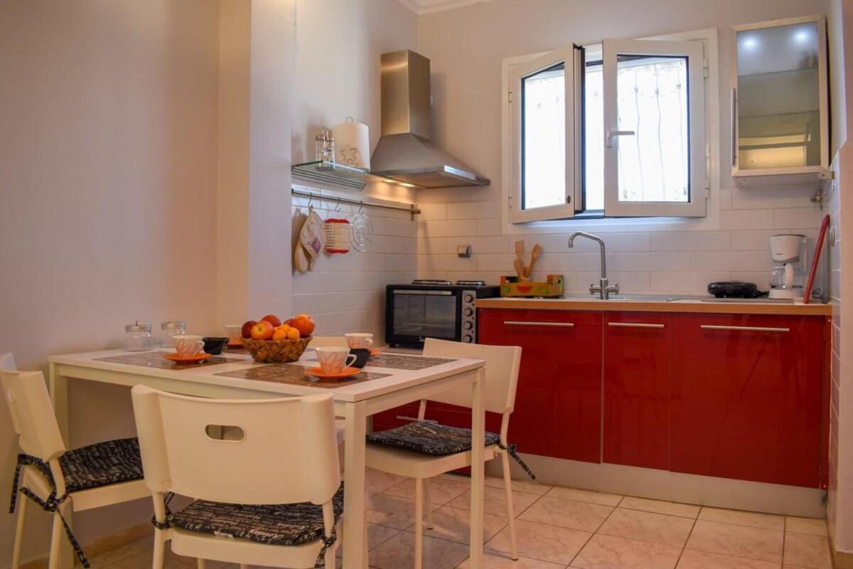 Вилла Cozy Flat On The Main Square, 10Min To The Sea Каламата Экстерьер фото