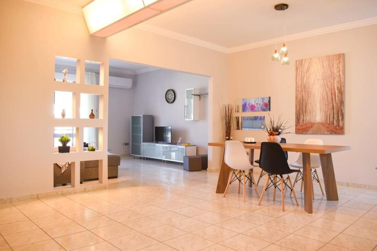 Вилла Cozy Flat On The Main Square, 10Min To The Sea Каламата Экстерьер фото